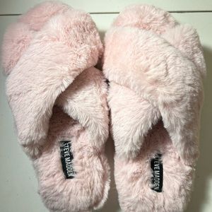 DONATING SOON - MAKE OFFERS! 
Steve Madden Slippers